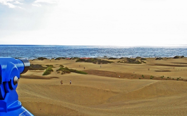 Blick vom Panoramweg über die Dünen von Maspalomas bis zum Meer