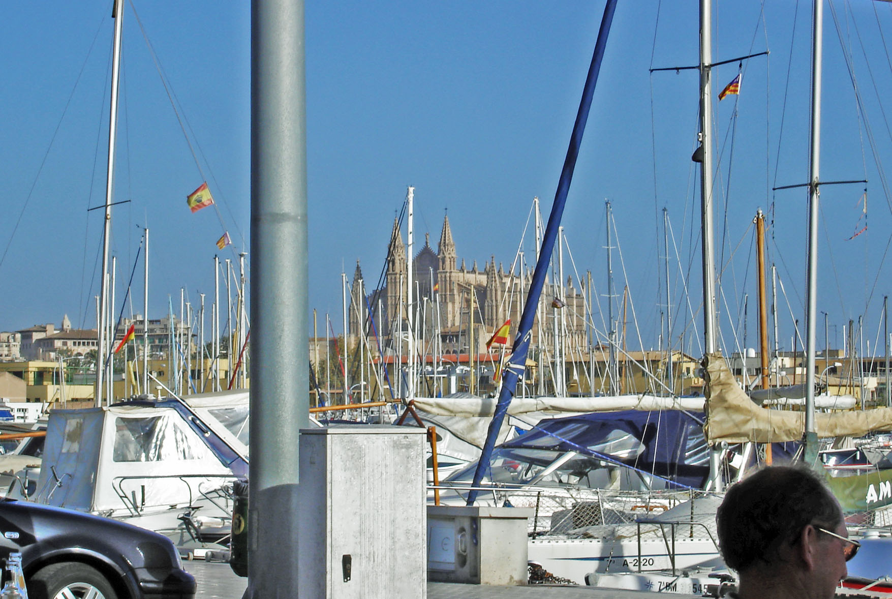 Blick auf die Kathedrale vom Yachthafen aus