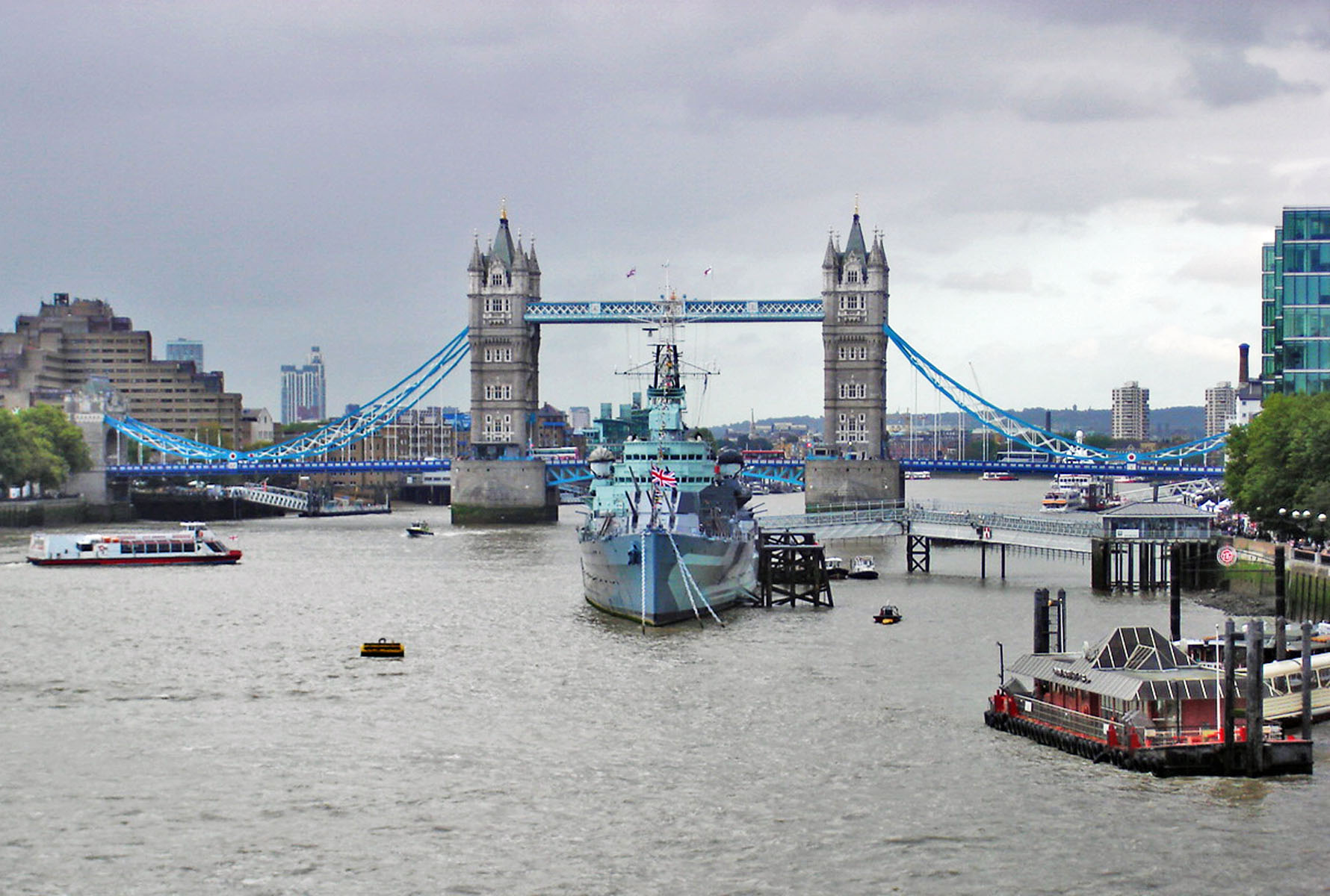 Tower Bridge mit Museumsschiff HMS Belfast